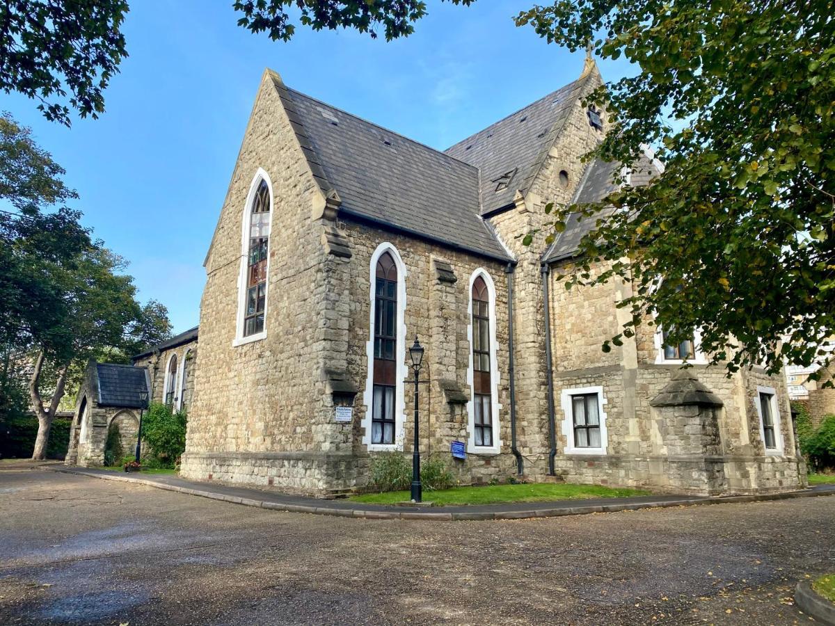 Rare 1-Bed Church Converted Apartment In London Exterior photo
