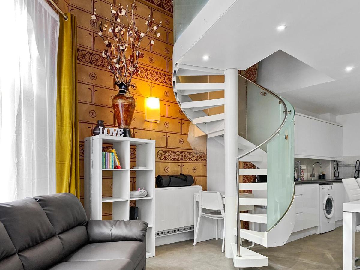 Rare 1-Bed Church Converted Apartment In London Exterior photo