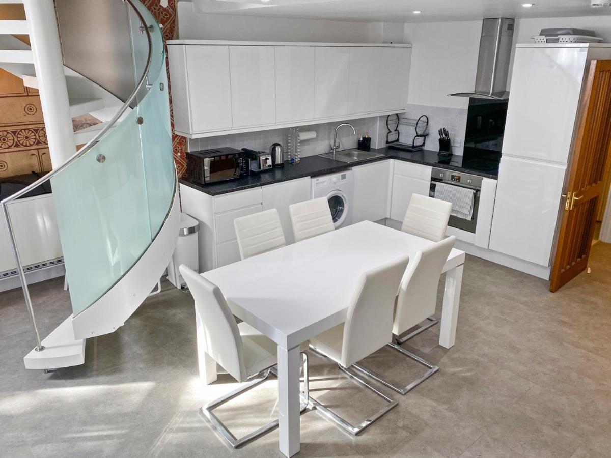 Rare 1-Bed Church Converted Apartment In London Exterior photo